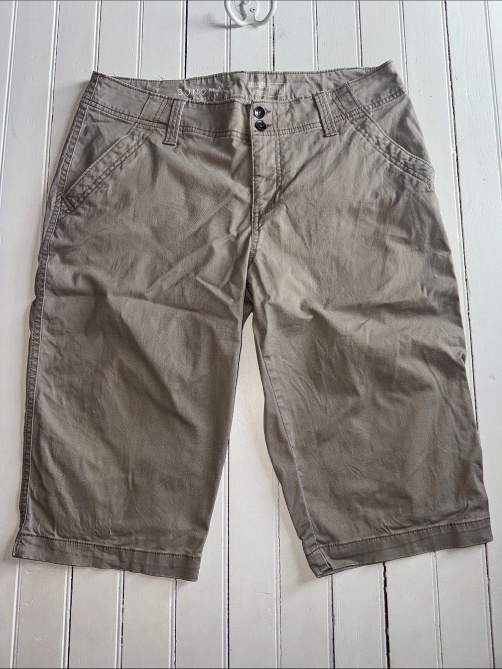 Sonoma Life + Style Skimmer Mid-Rise Capris Khakis Size 10